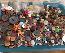 Large Collection Of Buttons Inc Many Vintage Not Cleaned