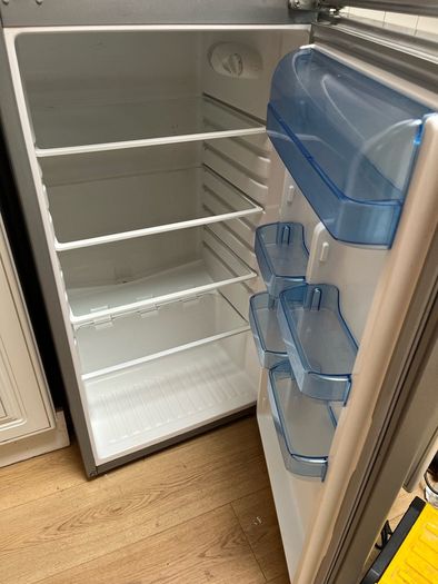 Lec fridge freezer