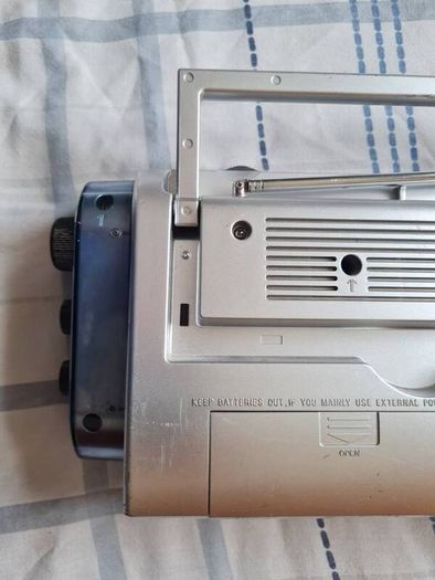 Sony ICF-704l radio player silver works perfectly in excellent condition