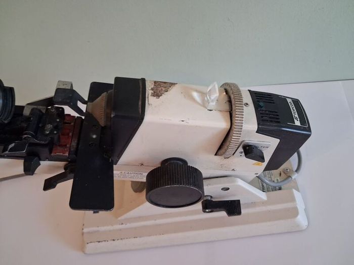 Postage - Topcon LM 6 Microscope - Not Powering up