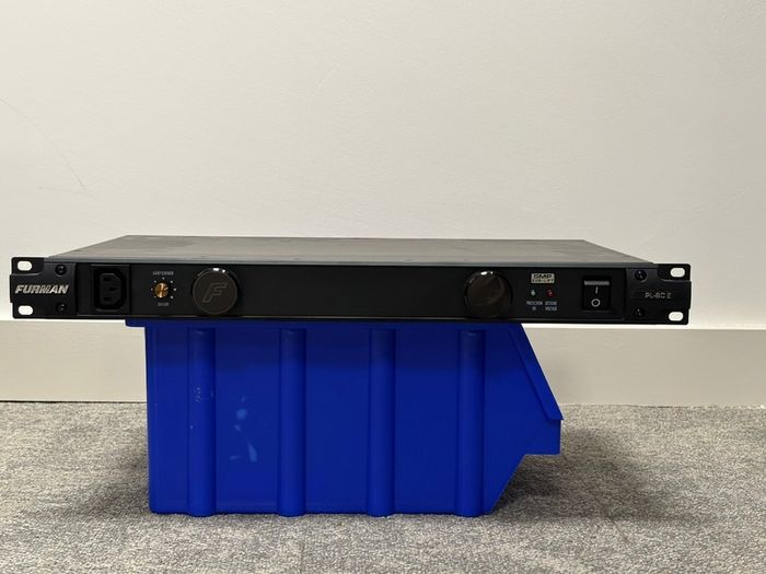 Furman PL8 CE Rack Power Conditioner With Rack Lights
