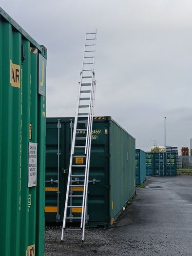 ladders triple extension 17rung excellent condition