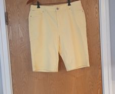 Per Una Yellow Knee Length Ladies Shorts.  S.  16.  New- No Tag..