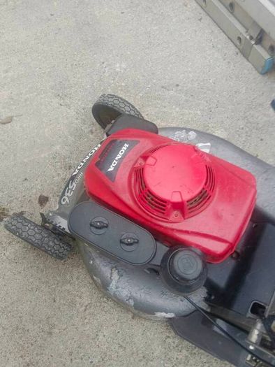 Honda HRD 536 Hydrostatic self drive roller lawnmower with 23 inch aluminium deck, in excellent working condition, which starts first pull.