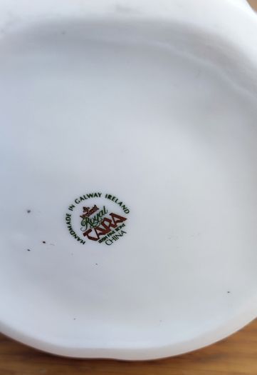 1970s Vintage Royal Tara Fine Bone China Small Flower Bud Vase