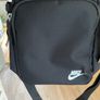 Nike 4L crossbody bag Image 3