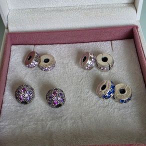 Pandora various charms clips set of two very good condition 25e pairs