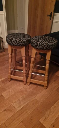 Classic Soft Oak High Bar Stool with Black Diamond Seat (2 set)