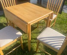 kitchen table + 4 chairs