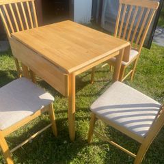 kitchen table + 4 chairs