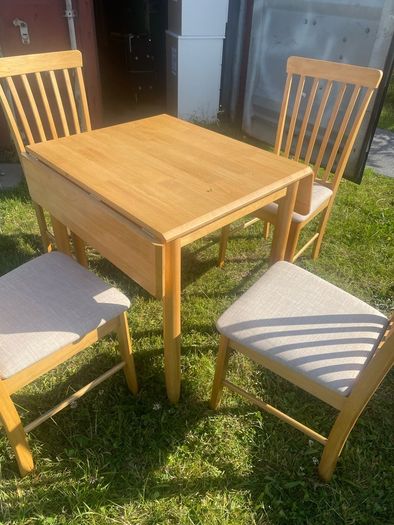kitchen table + 4 chairs