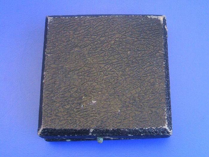 DALZELL STEEL (David Colville & Sons Ltd) - an antique 21 years long-service award medal in original presentation case (scarce)