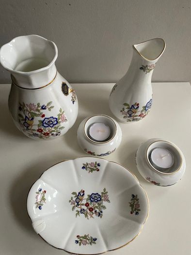 Bargain collection of Five pretty Royal Tara Harmony pattern