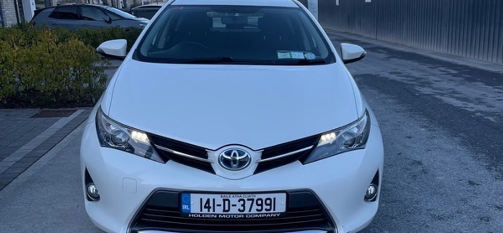 NEW PRICE! 2014 Toyota Auris Petrol Hybrid