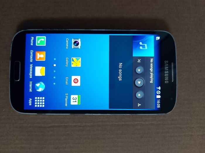 Samsung Galaxy S4, Model GT-19406, 16GB, working great and in excellent condition
