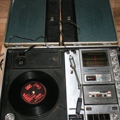 Vintage Sanyo Portable Briefcase Stereo Music Centre MODEL G - 2615N (in working order)