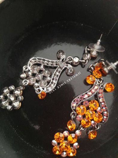 Beautiful crystal drop earrings.  Mickey London brand.