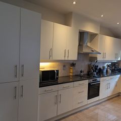 Kitchen with black granite worktop