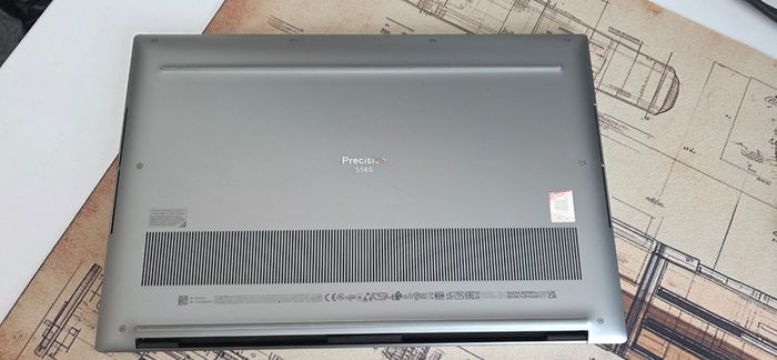 Dell workstation precision  5560 15 ich i7 32gb 512 4gb gpu