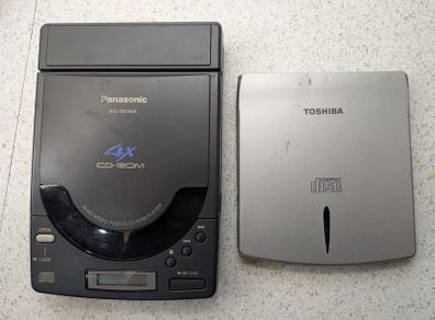 2x cd rom untested spares/repair