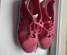 girls pink Adidas Gazelle