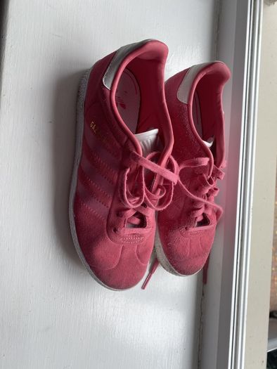 girls pink Adidas Gazelle