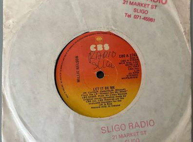 PRICE DROP! Willie Nelson - Let it be Me. Seven inch Irish pressing, cover stamped with Radio Sligo.  Not listed on Discogs and a very rare release. Plays great.