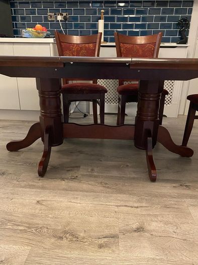 Mahogany style extending table plus 6 chairs.