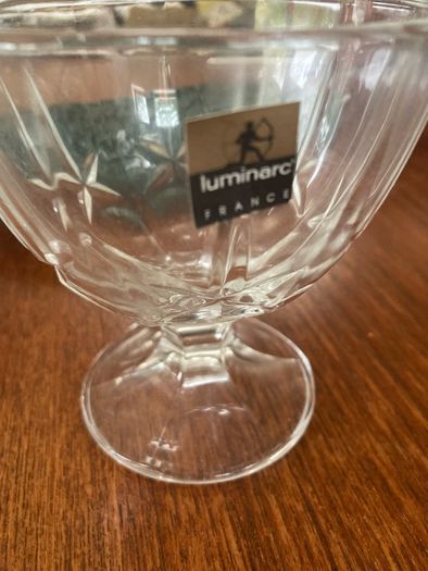 A bundle of Vintage Retro Luminarc Arcoroc Made in France Mid Century Cobalt Stemmed Wine Glasses ( 6 )