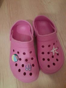 Girl's crocs