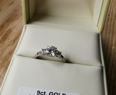 9ct white Gold dress ring