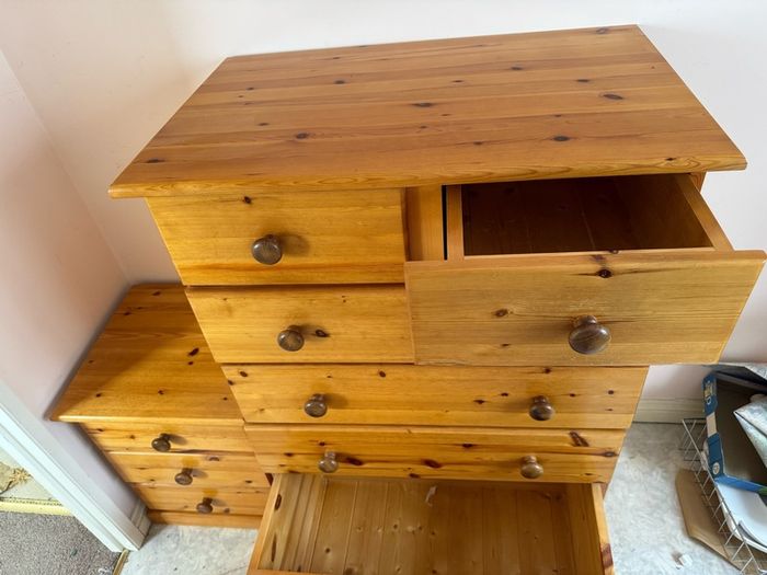 chest of drawers and two bedside lockers