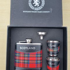 This is a classic Scottish hip flask gift set