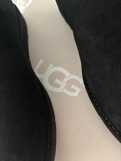 uggs Genuine brand new in their box never worn unwanted gift cost over 200 will sell for 110 euro