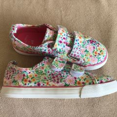 NEW H&M Girls Designer Canvas Shoes, size 13 (31)