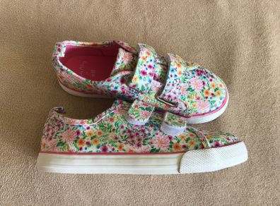 NEW H&M Girls Designer Canvas Shoes, size 13 (31)