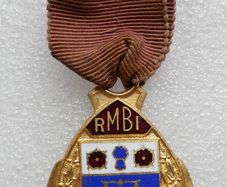 Vintage 1957 Royal Masonic R.M.B.I. Steward Enameled Medal / Badge