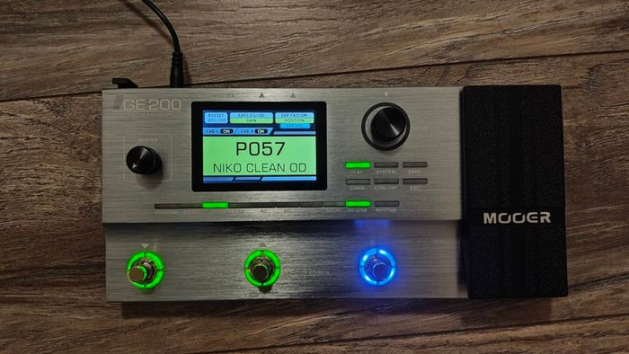 MOOER GE200 Guitar Effects Pedal