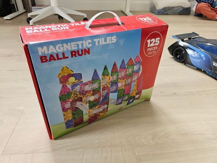 Magnetic Tiles Ball Run 125-Piece Set