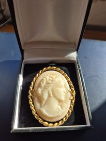 Vintage Cameo Brooch
