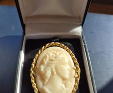 Vintage Cameo Brooch