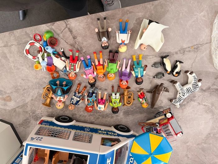 Play mobil police station and figures/accessories