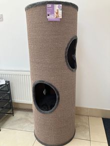 Cat tree: AniOne Tobi XL cat tower