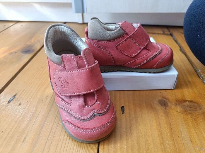 Baby shoe (size 4/eu20)
