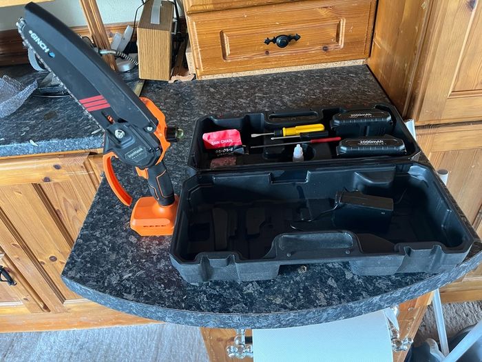 Mini chainsaw