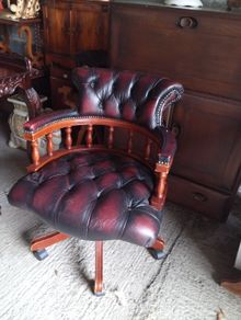 Captain chair