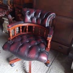 Captain chair