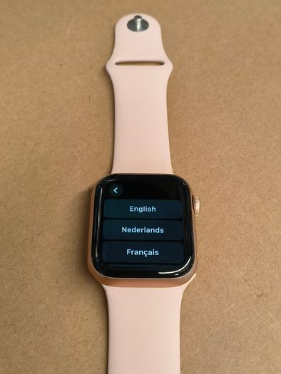 Apple Watch SE GPS - 40mm Gold Aluminium Case with Pink Sand Sport Band, Little Use/ Excellent