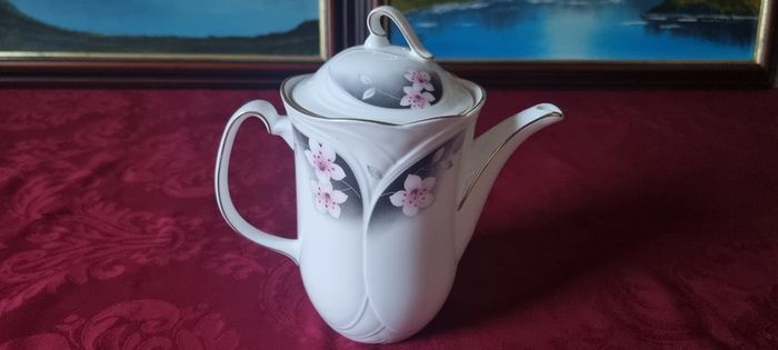 Vintage Royal Albert Horizons Star Flower Bone China Gold Gilt Coffee Pot / Water Pitcher Made In England