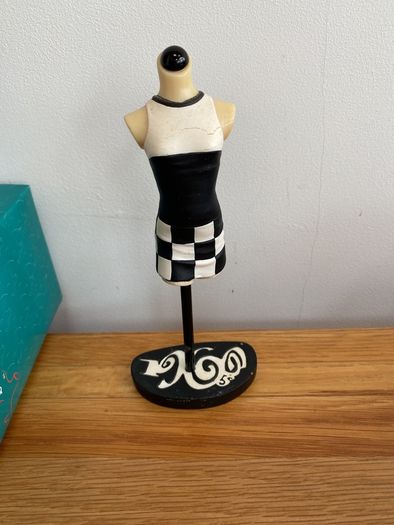 Figurines - The Latest Thing - Collectibles (5 Euro Each)